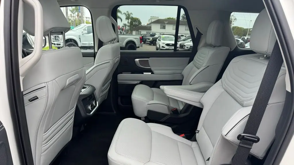 2025 Ford Expedition Platinum