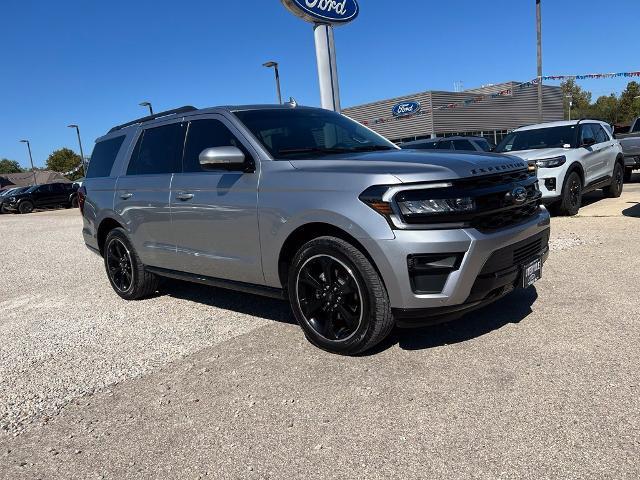 2022 Ford Expedition - $42,900