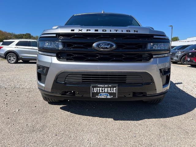 2022 Ford Expedition - $42,900