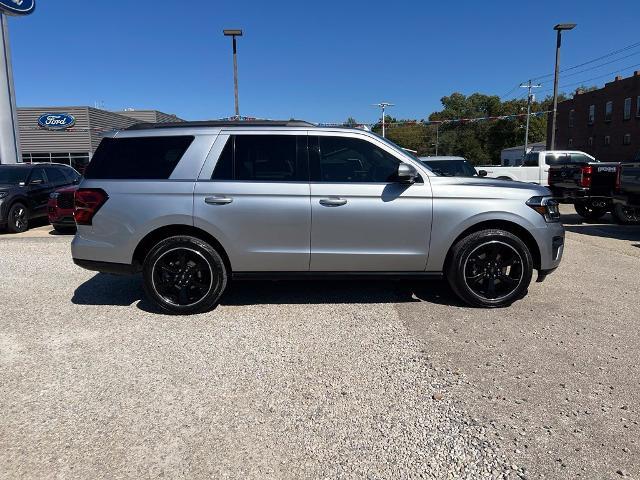 2022 Ford Expedition - $42,900