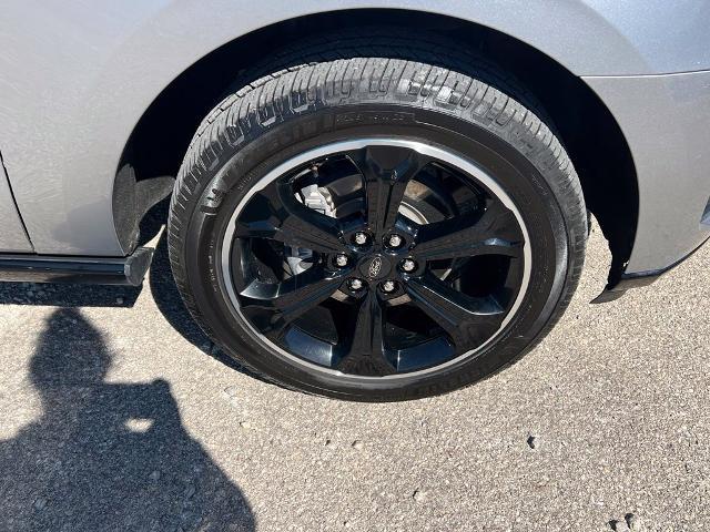 2022 Ford Expedition - $42,900