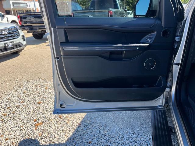 2022 Ford Expedition - $42,900
