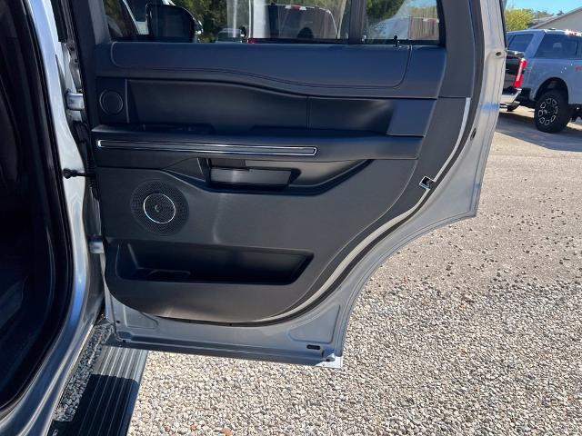 2022 Ford Expedition - $42,900