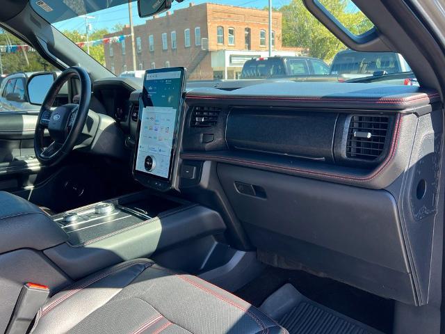 2022 Ford Expedition - $42,900