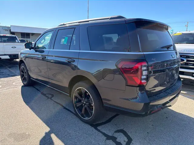 2022 Ford Expedition - $43,912