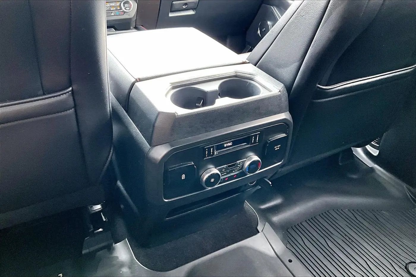 2019 Ford Expedition - $26,900