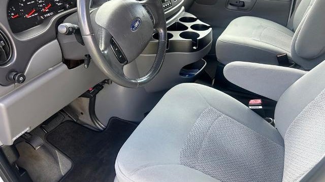 2006 Ford E-Series E-350 SD Chateau