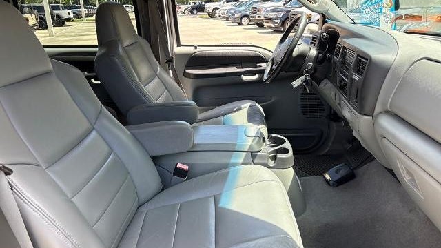 2005 Ford Excursion XLS