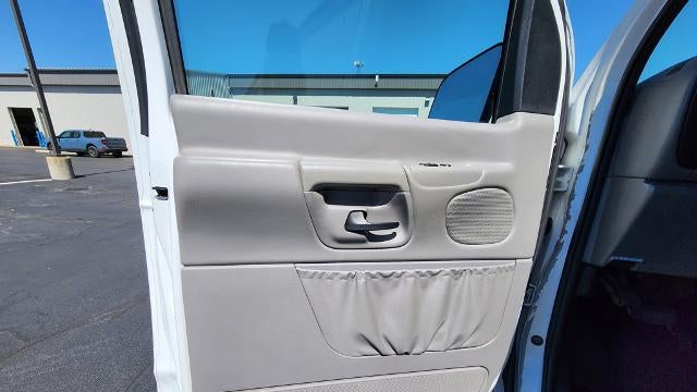 2001 Ford E-Series E-150 XL