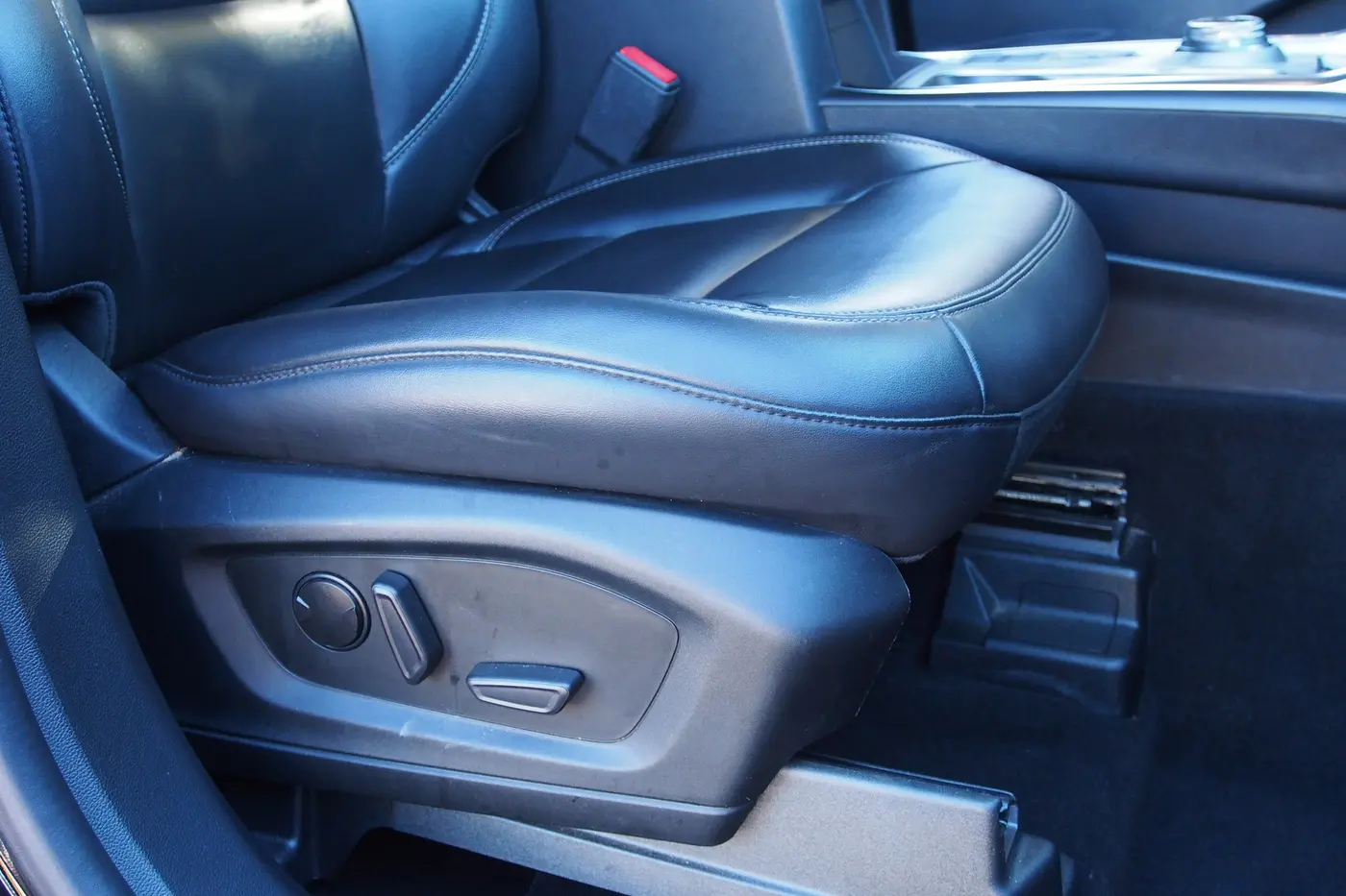 2022 Ford Explorer - $22,846