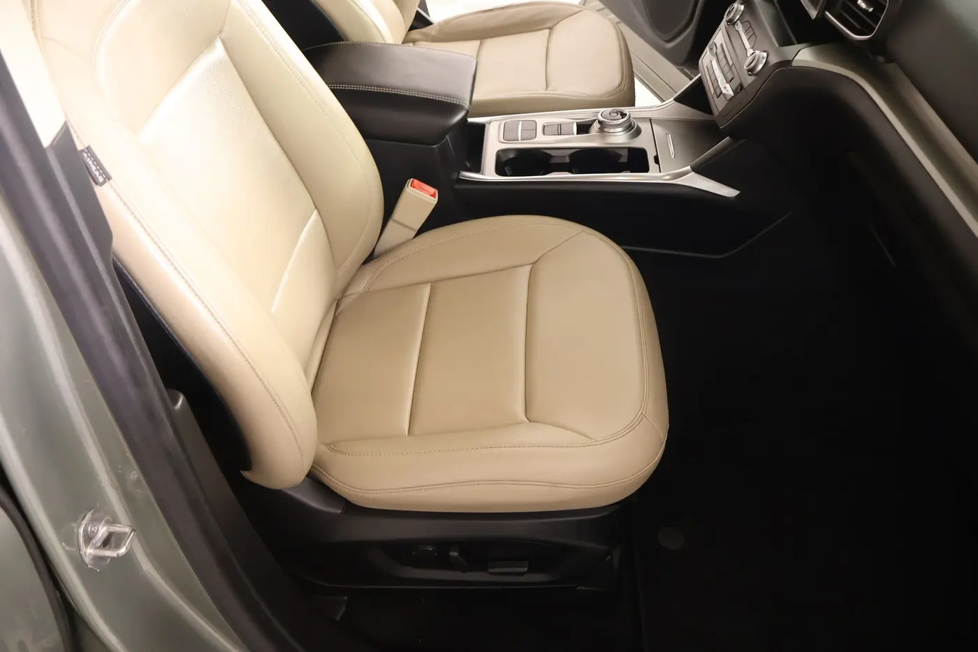 2020 Ford Explorer - $23,189