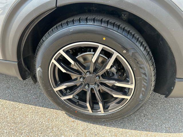 2021 Ford Explorer - $21,810