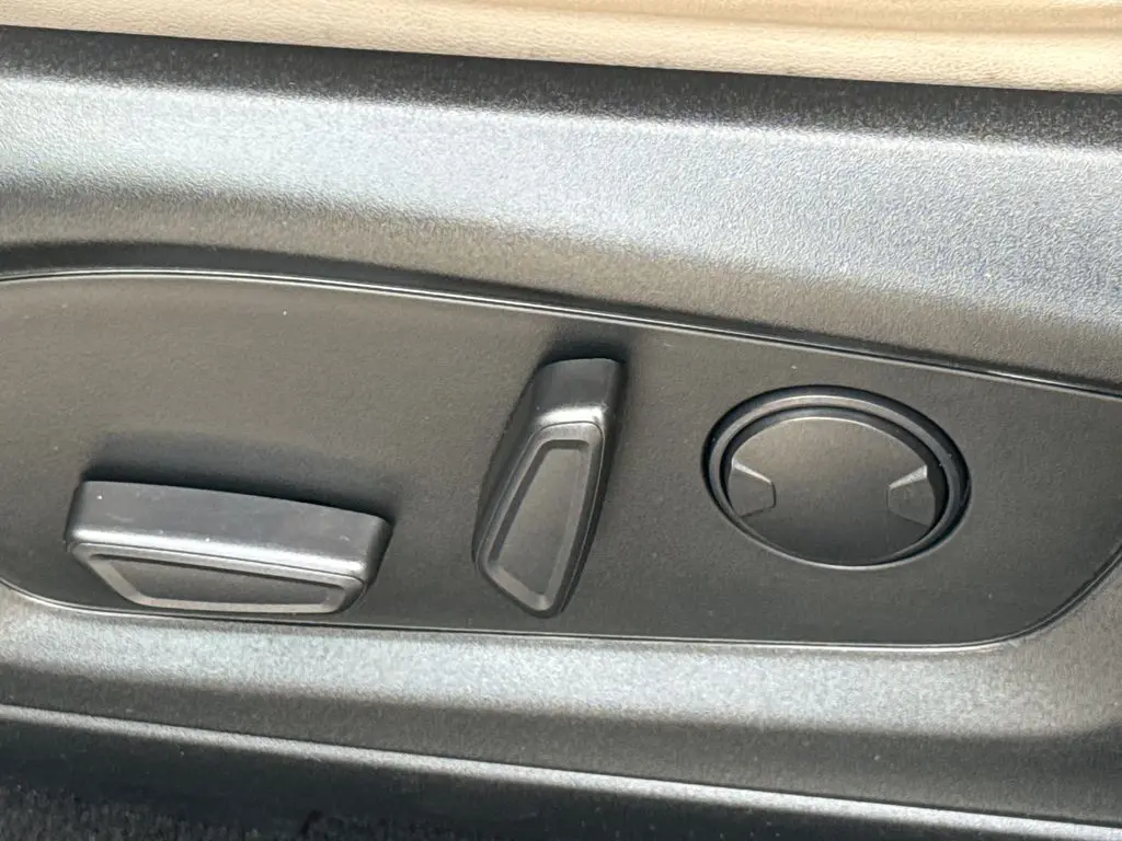 2023 Ford Explorer - $25,500