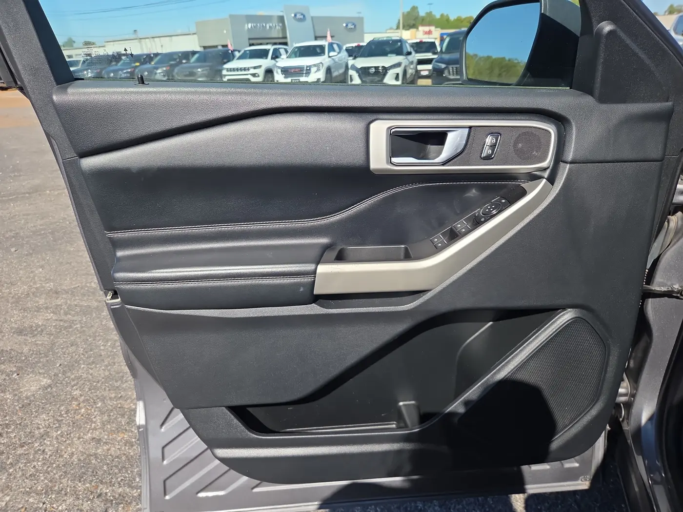 2022 Ford Explorer - $24,995