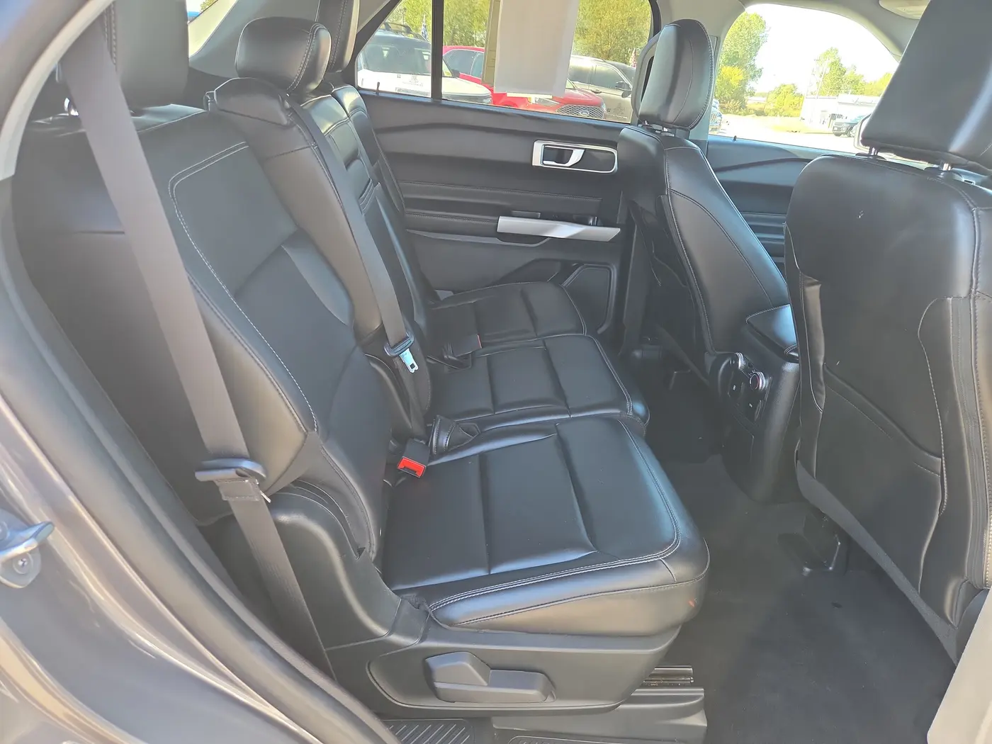 2022 Ford Explorer - $24,995