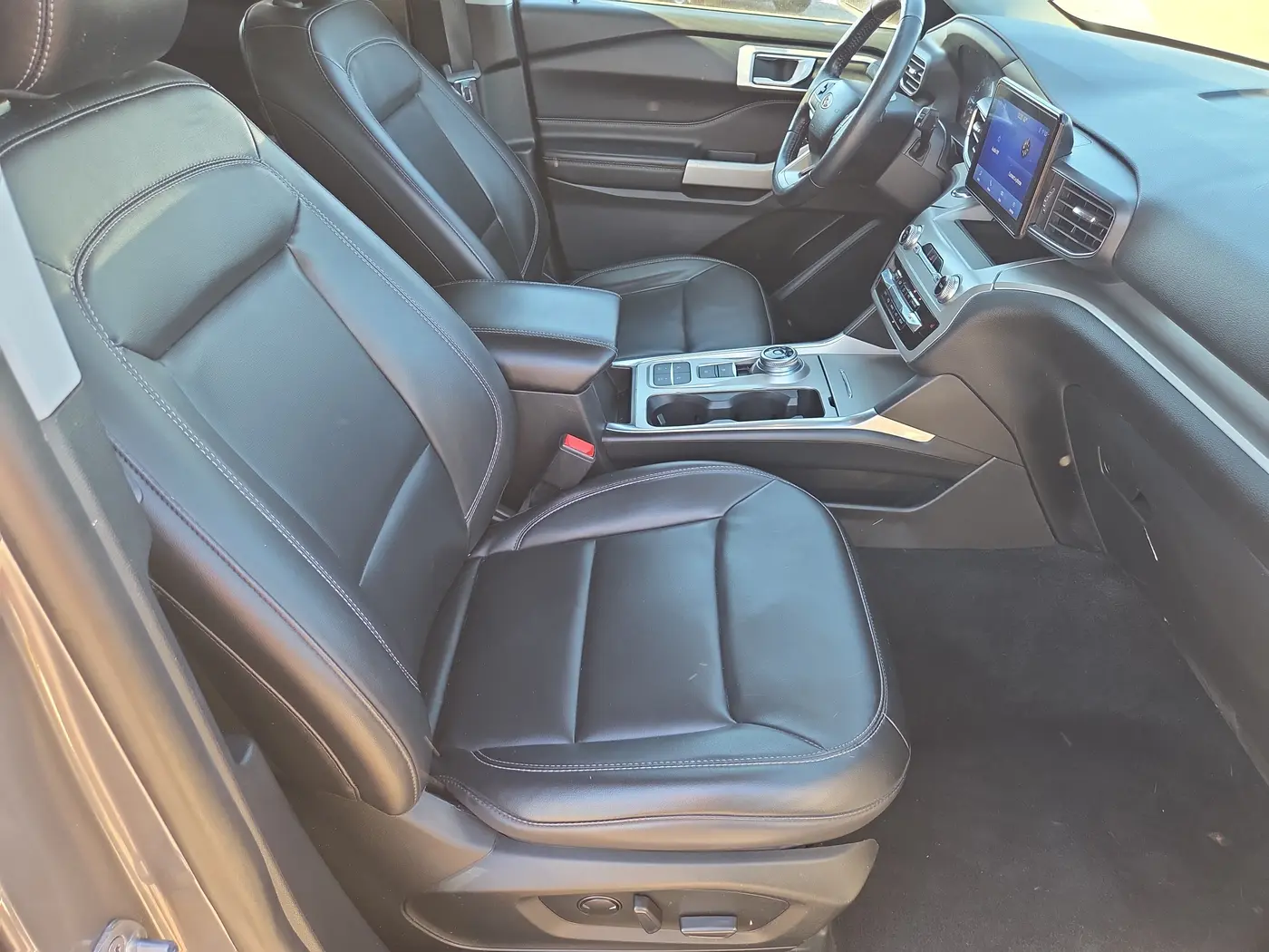 2022 Ford Explorer - $24,995