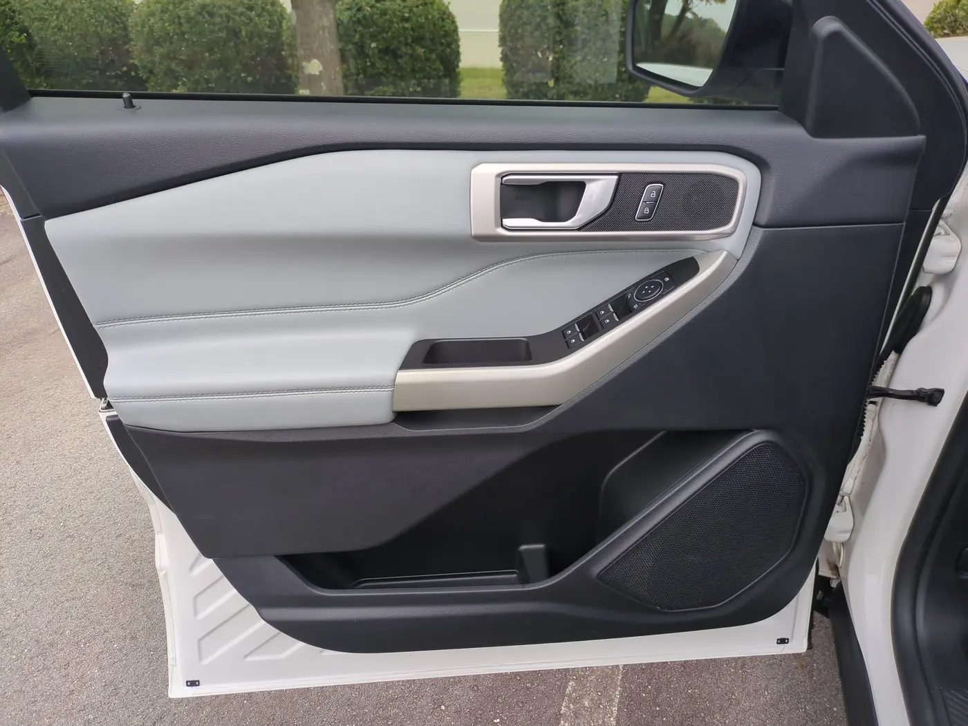2022 Ford Explorer - $27,495