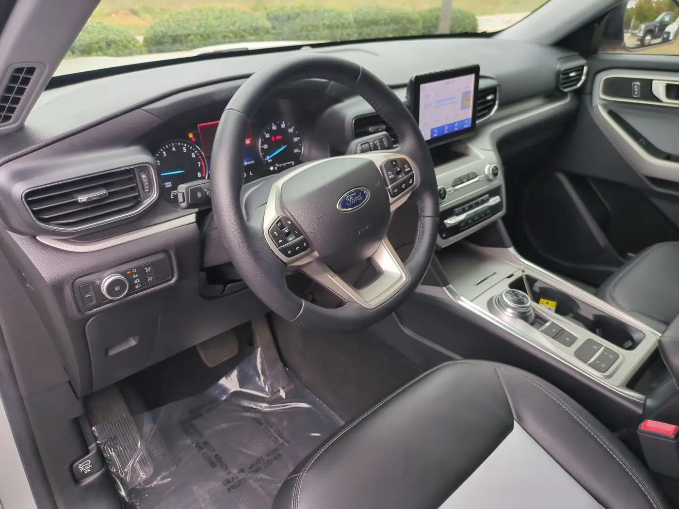 2022 Ford Explorer - $27,495