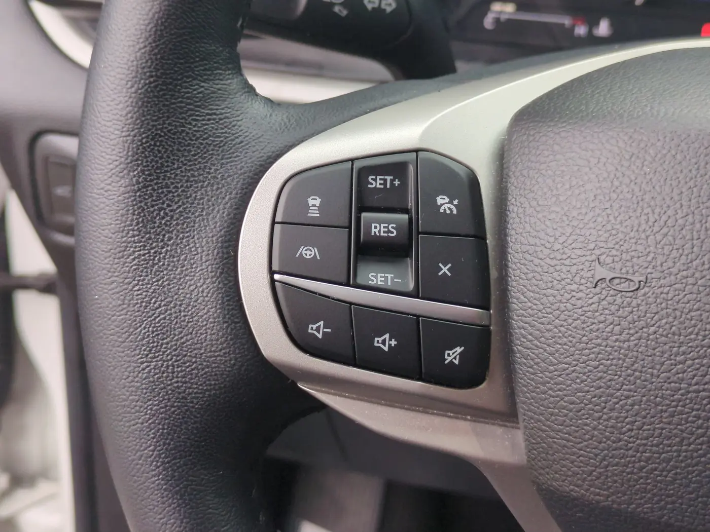 2022 Ford Explorer - $27,495