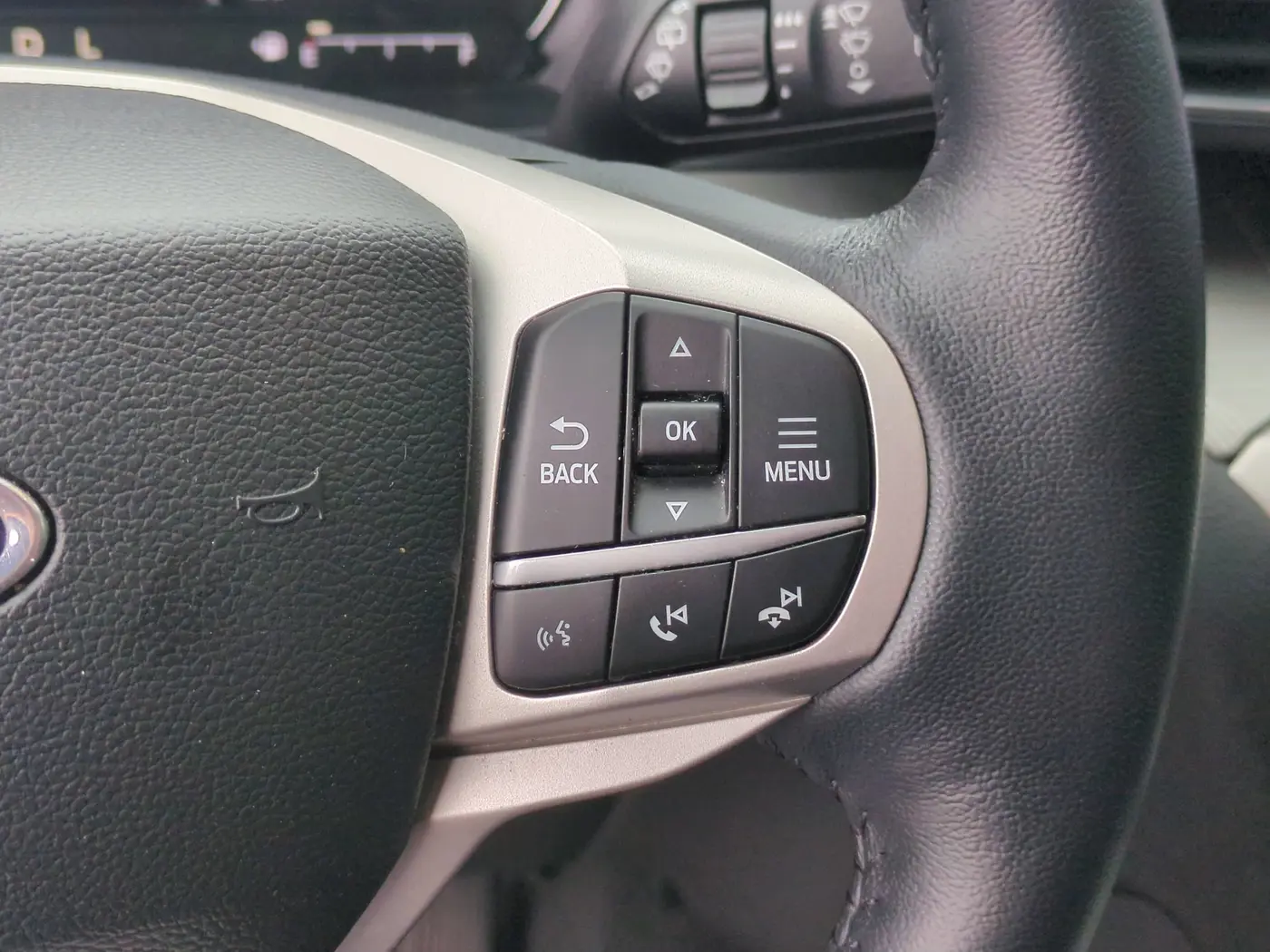 2022 Ford Explorer - $27,495