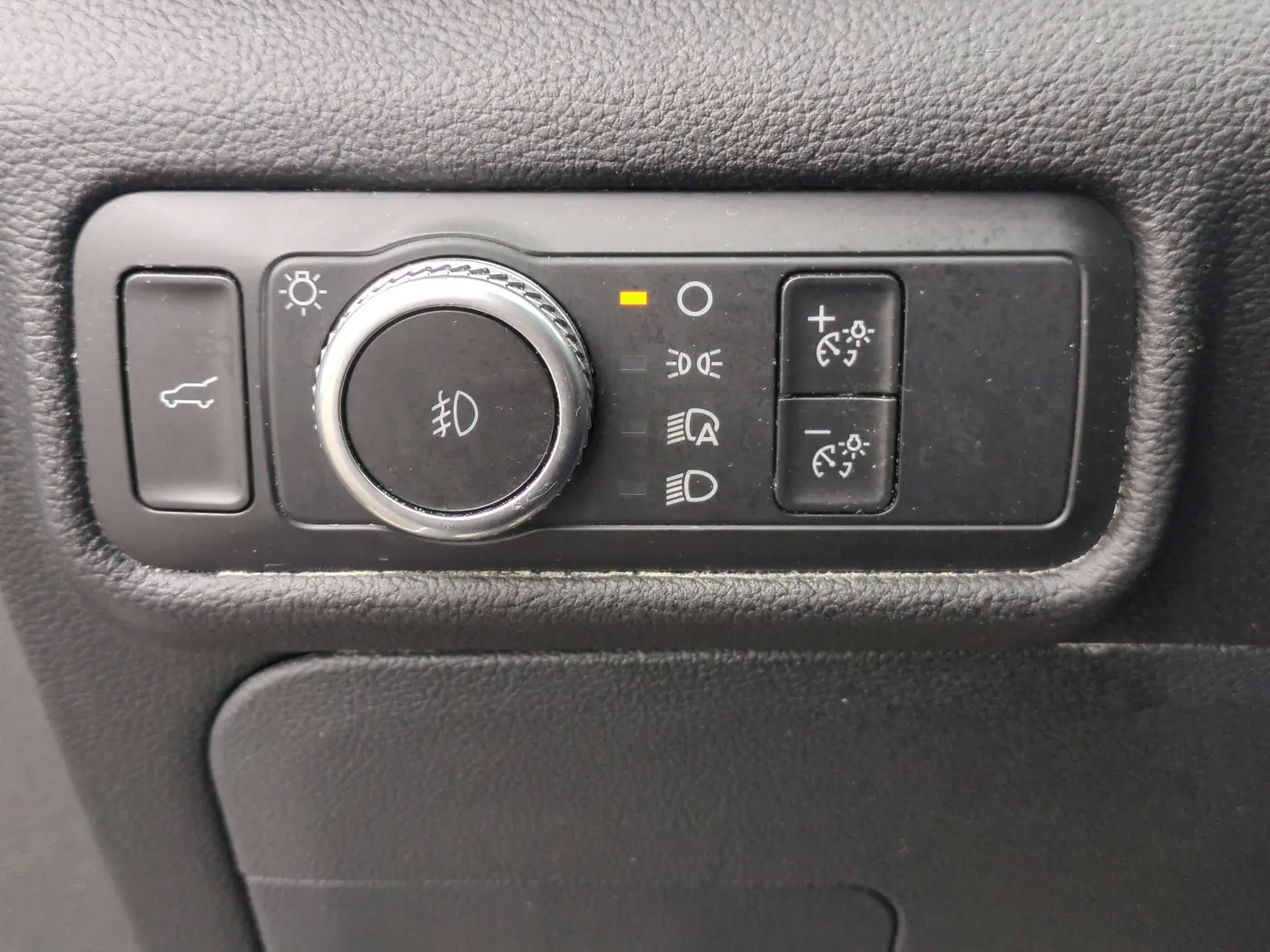 2022 Ford Explorer - $27,495