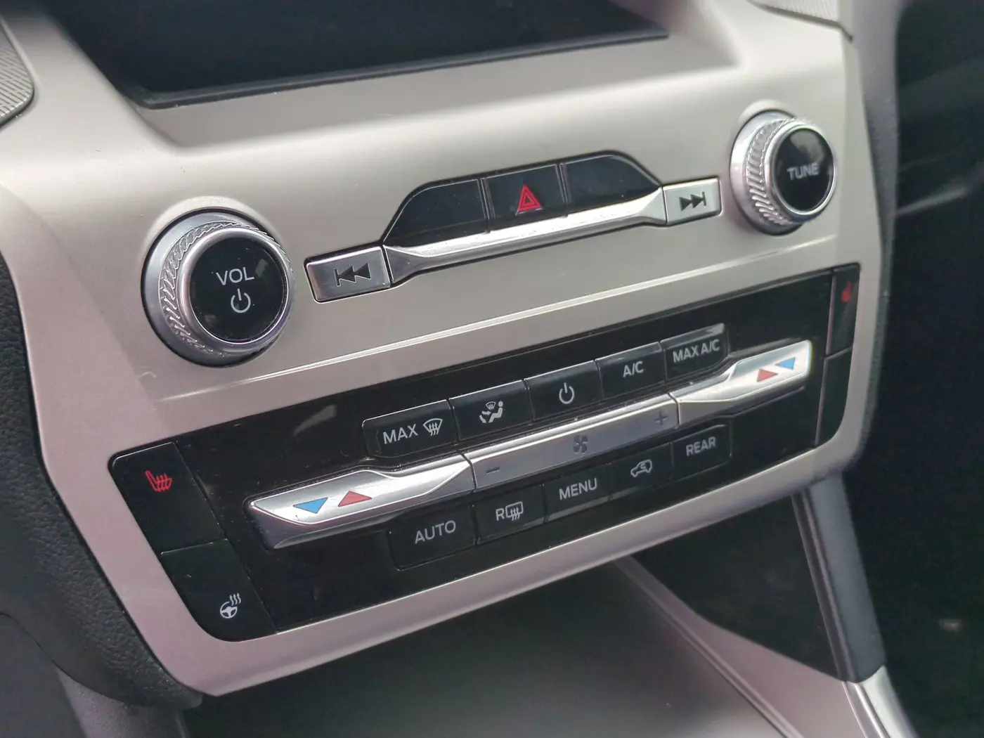 2022 Ford Explorer - $27,495