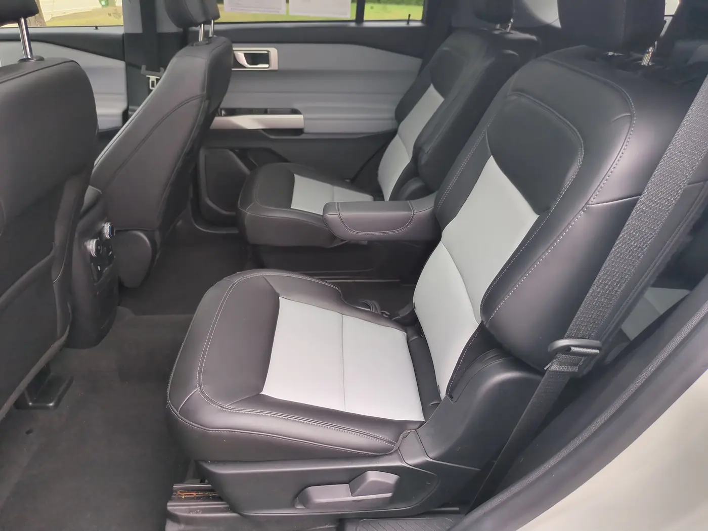 2022 Ford Explorer - $27,495