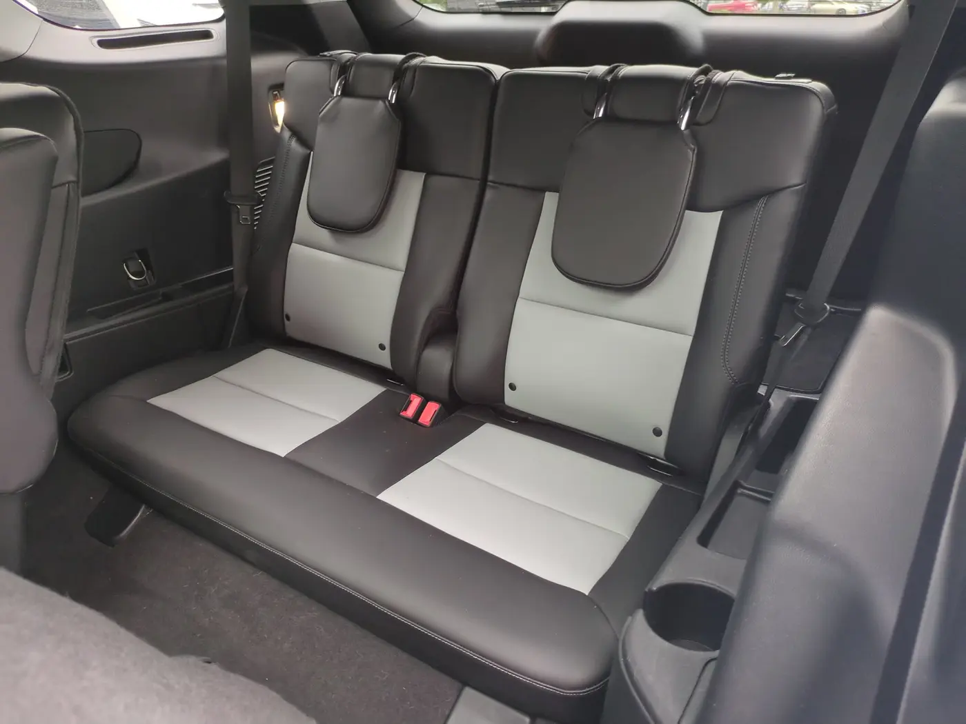 2022 Ford Explorer - $27,495