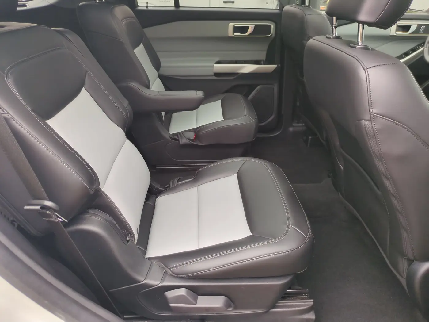 2022 Ford Explorer - $27,495