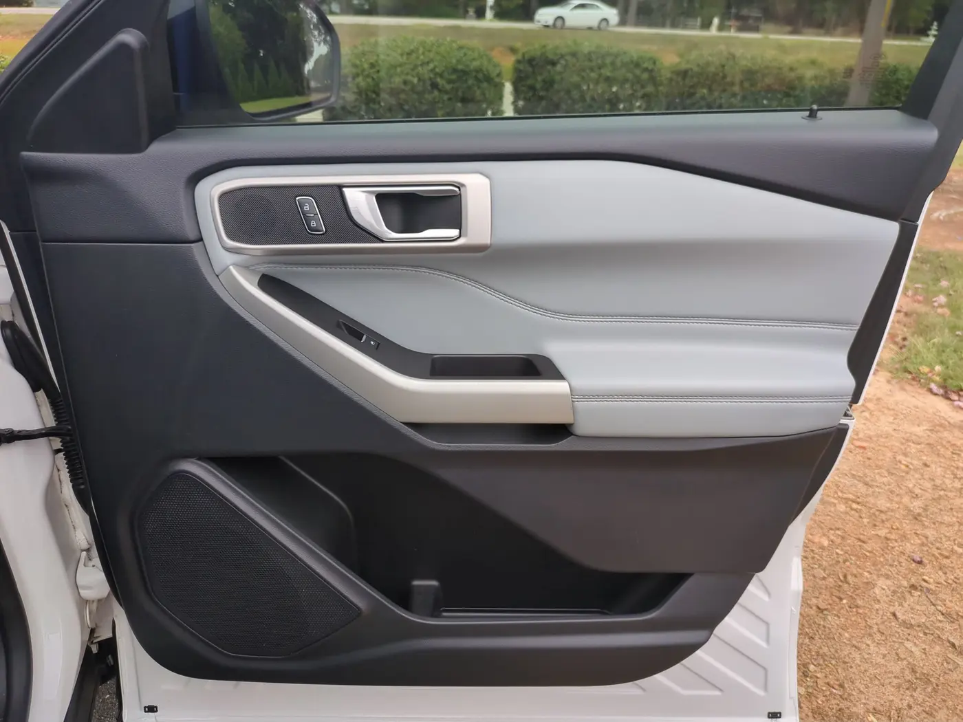 2022 Ford Explorer - $27,495
