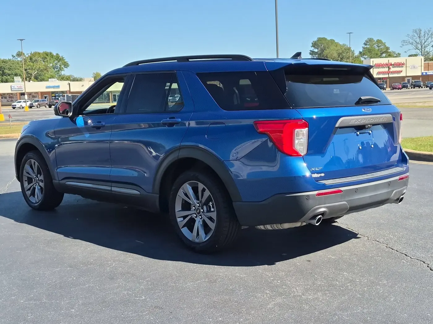 2022 Ford Explorer - $28,000