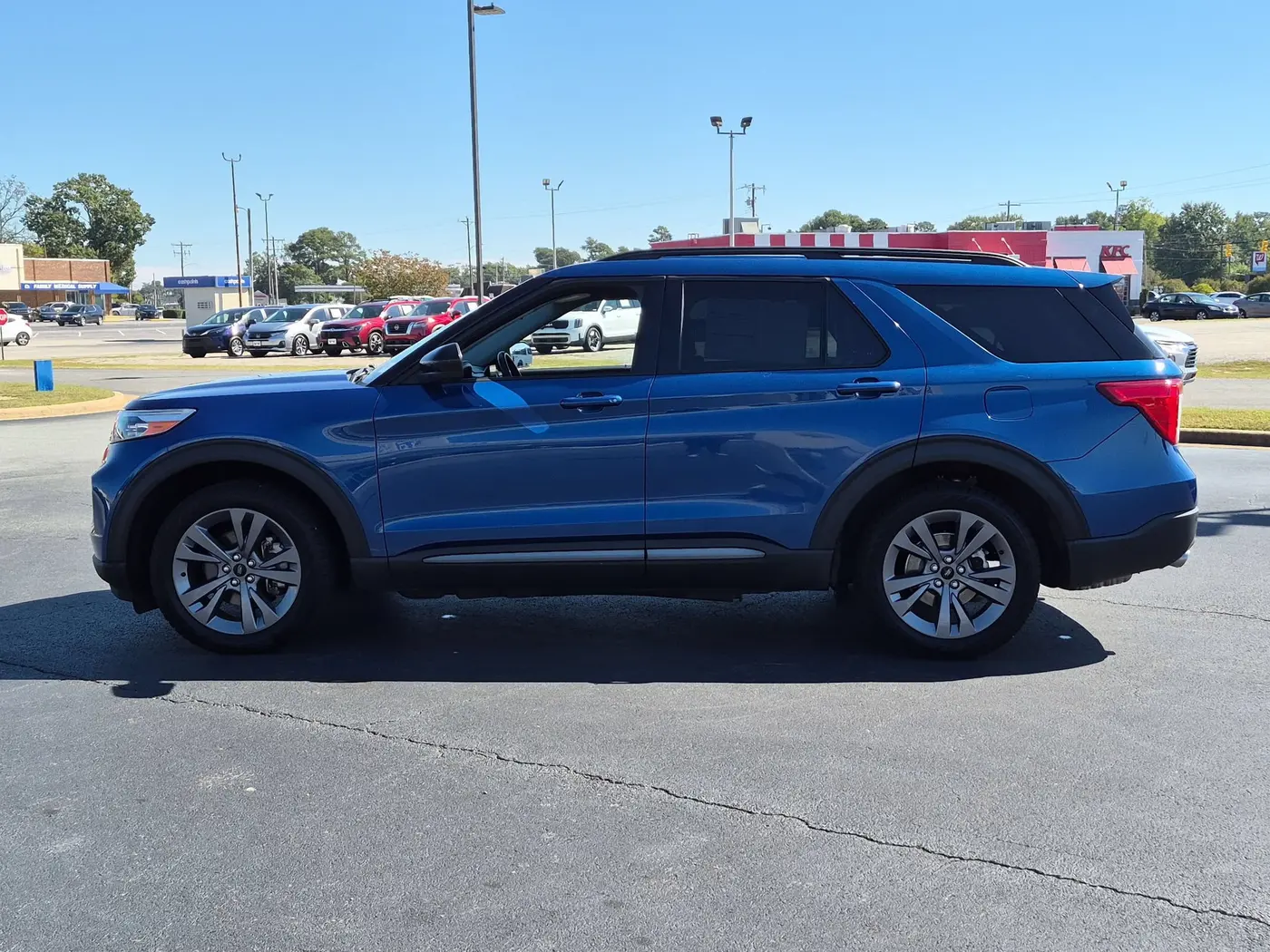 2022 Ford Explorer - $28,000