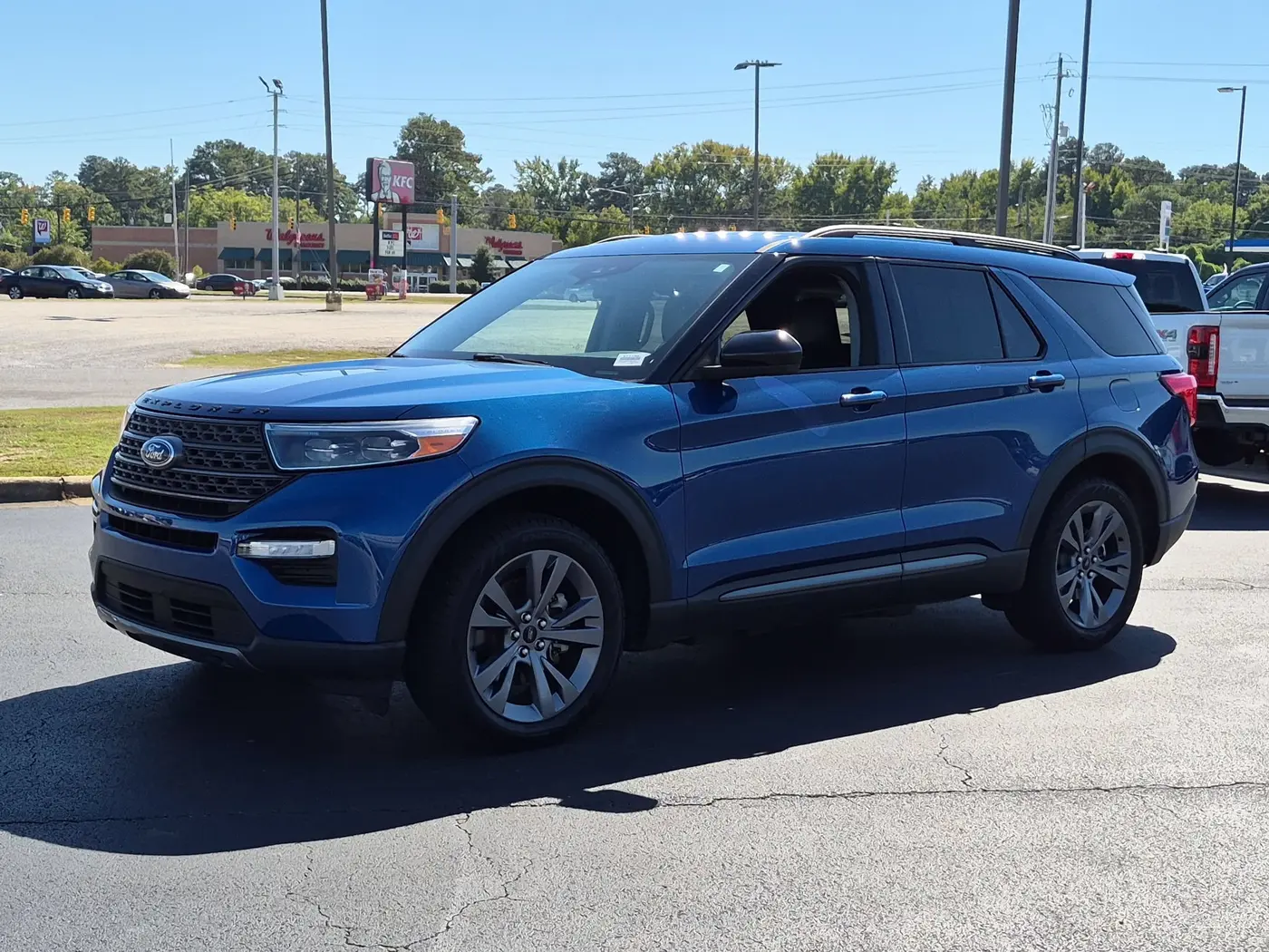 2022 Ford Explorer - $28,000