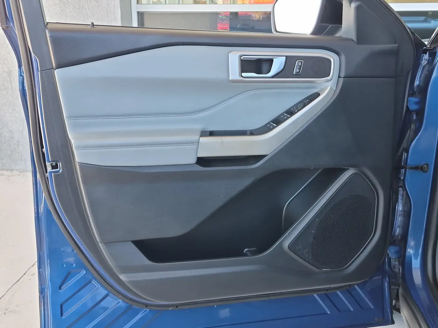 2022 Ford Explorer - $28,000