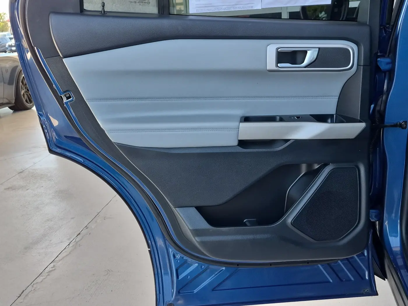 2022 Ford Explorer - $28,000