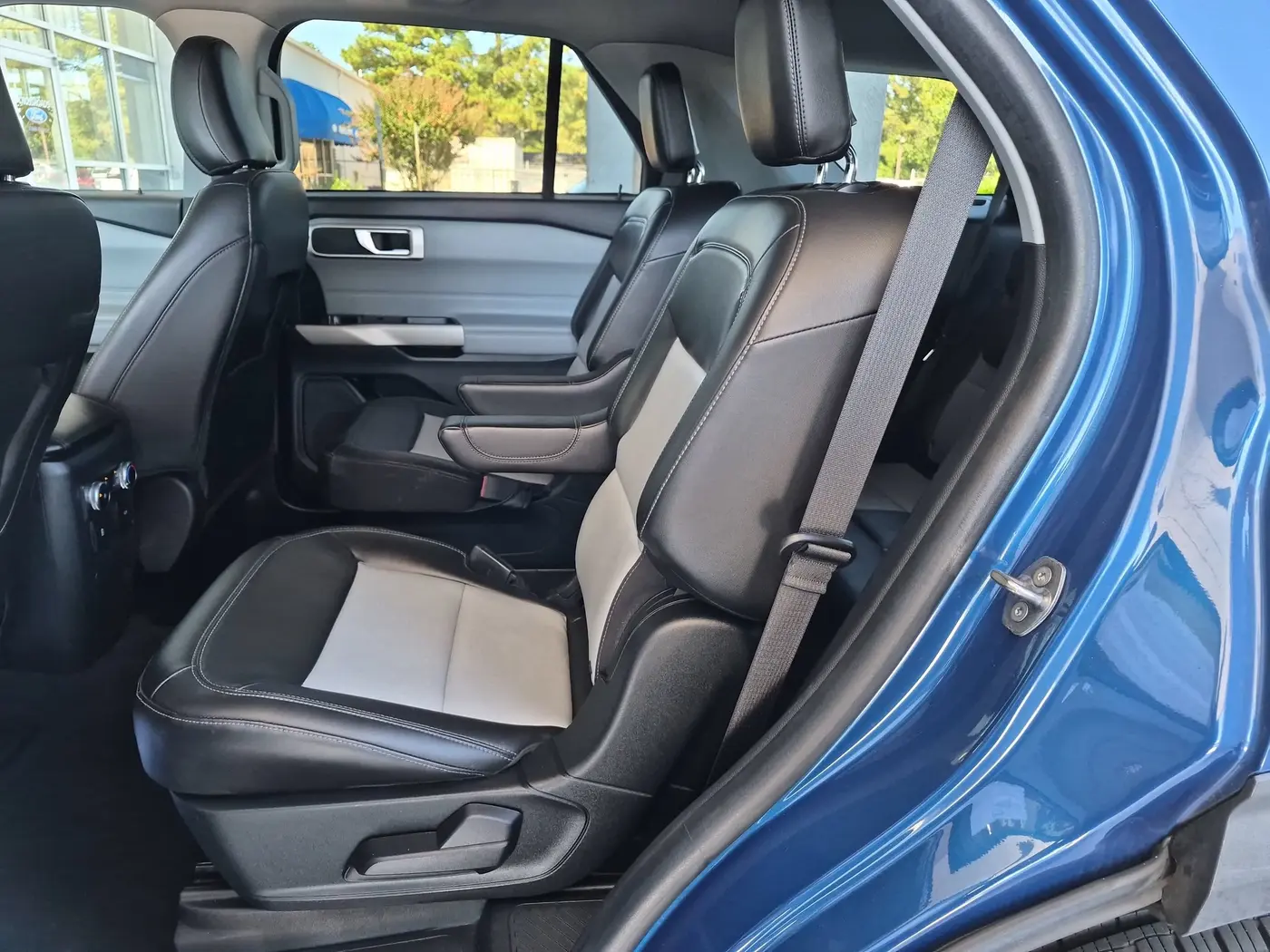 2022 Ford Explorer - $28,000