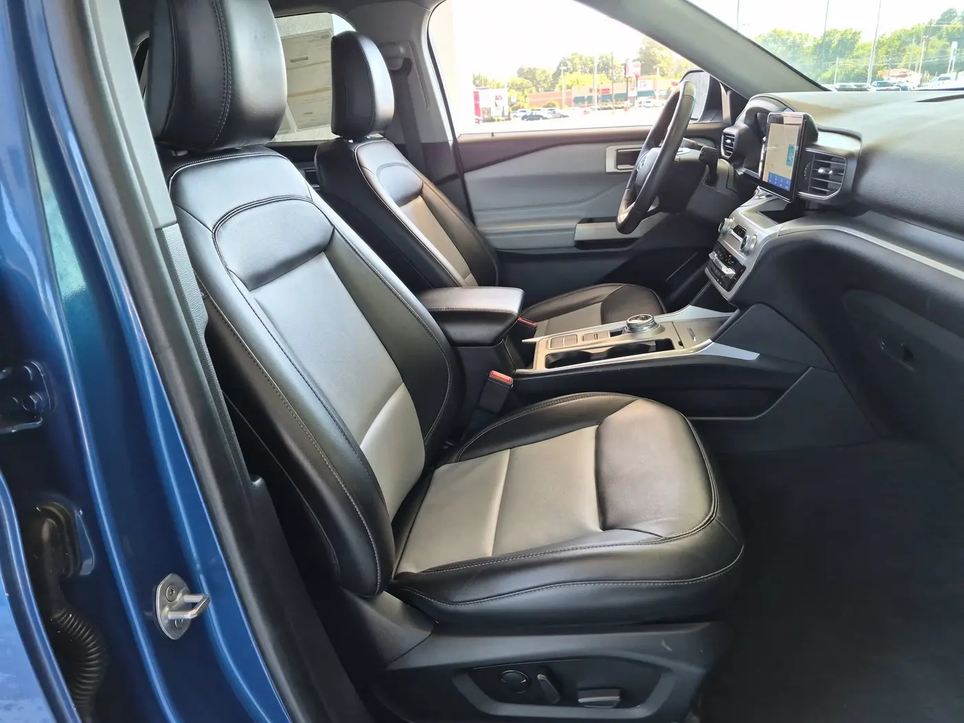 2022 Ford Explorer - $28,000