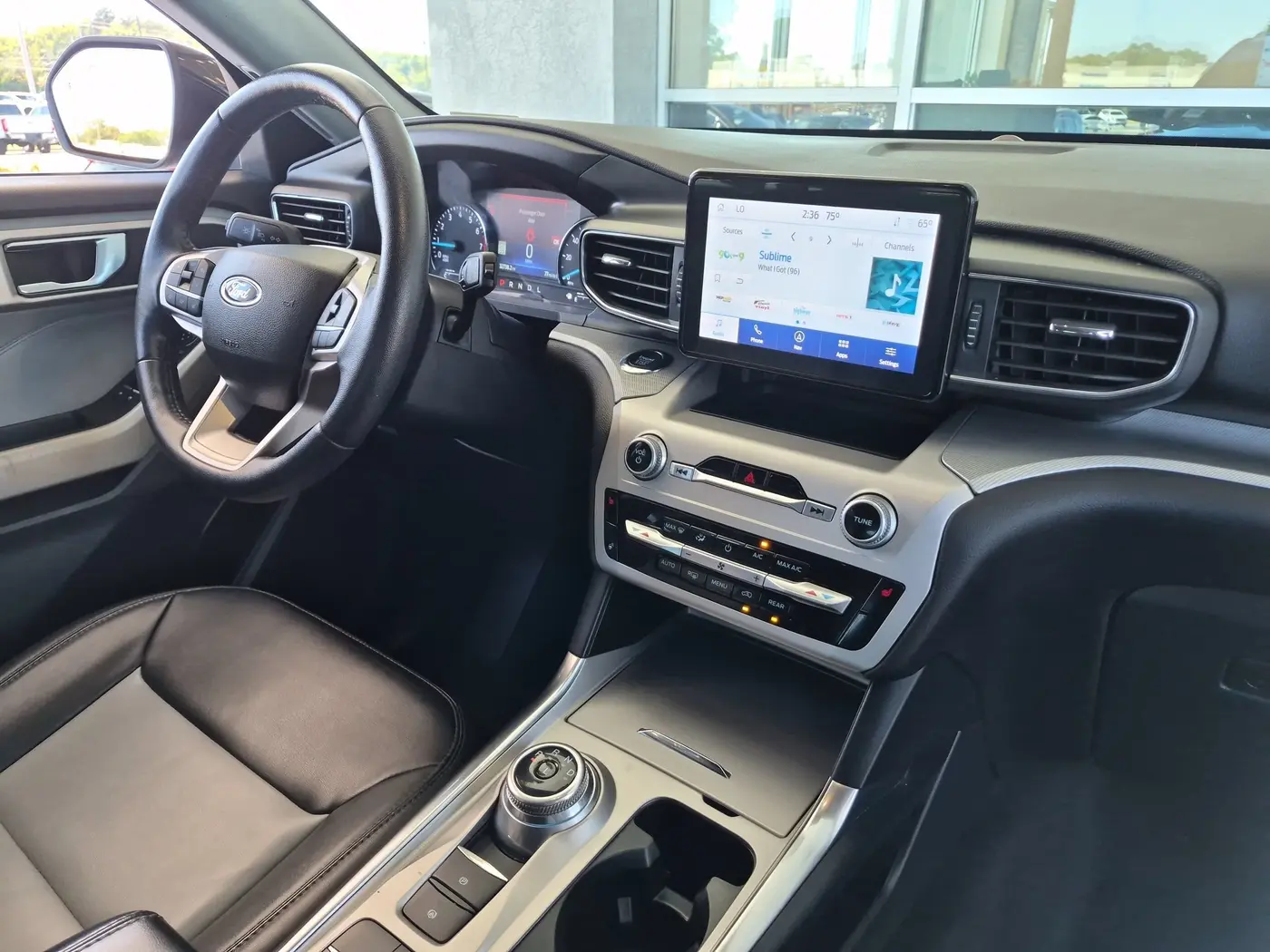 2022 Ford Explorer - $28,000