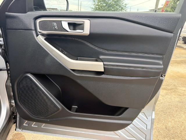 2022 Ford Explorer - $22,880