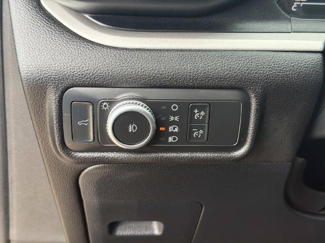 2022 Ford Explorer - $22,880