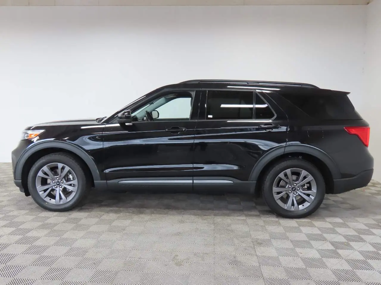 2023 Ford Explorer - $21,559