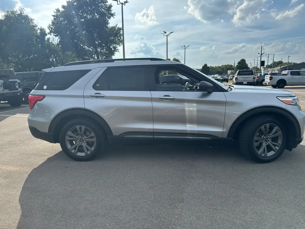 2021 Ford Explorer - $21,996