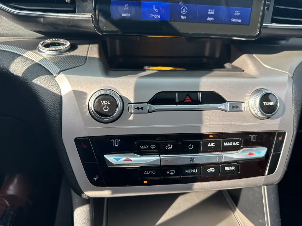 2021 Ford Explorer - $21,996