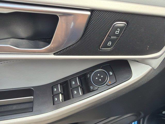 2022 Ford Explorer - $25,975