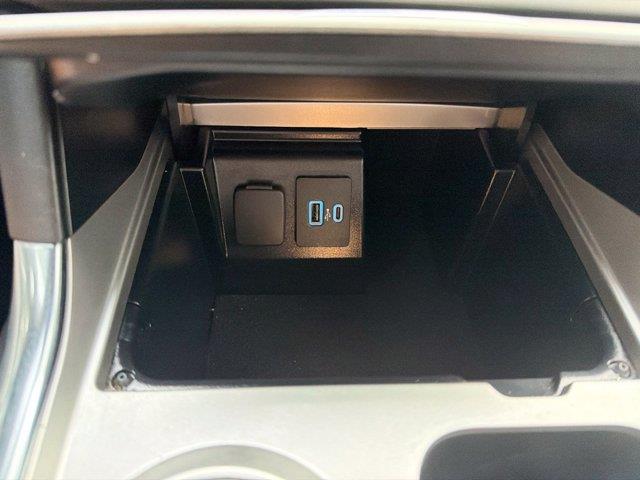 2022 Ford Explorer - $25,975