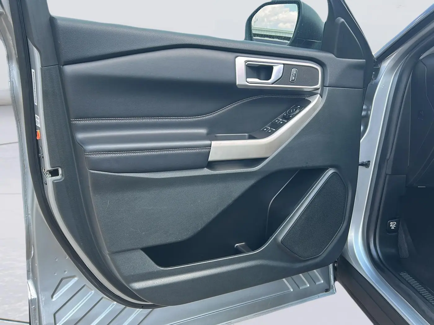 2023 Ford Explorer - $24,125
