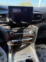 2020 Explorer Thumbnail 16