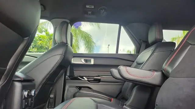 2024 Ford Explorer ST-Line