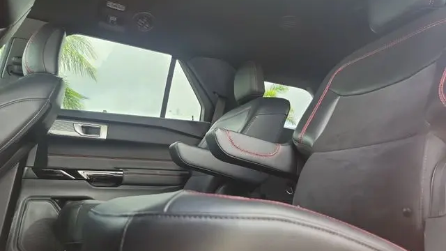 2024 Ford Explorer ST-Line