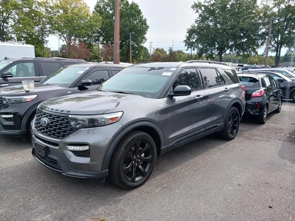 2022 Ford Explorer - $25,898